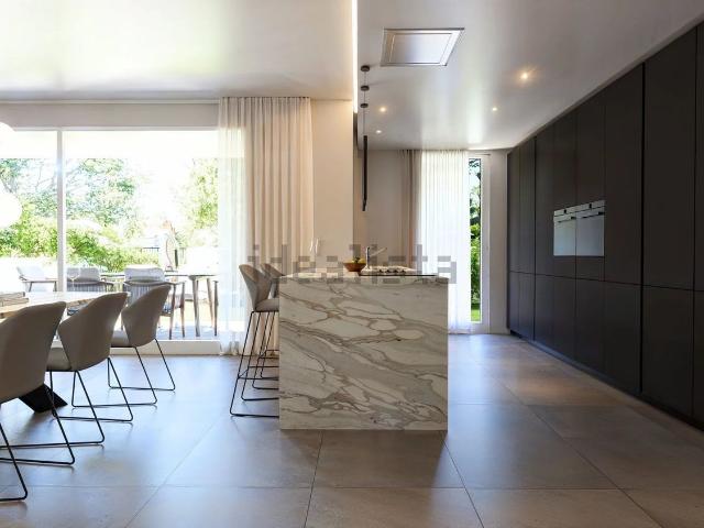 Appartamento in vendita di 156 m² in Via Chiesa