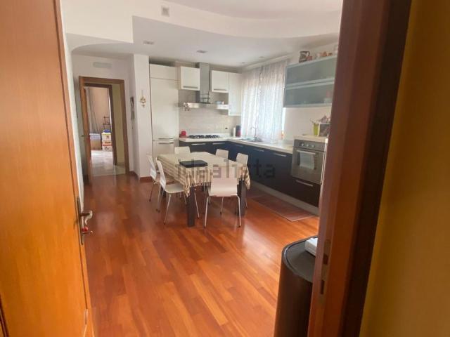 Appartamento in vendita di 156 m² in Via Adua
