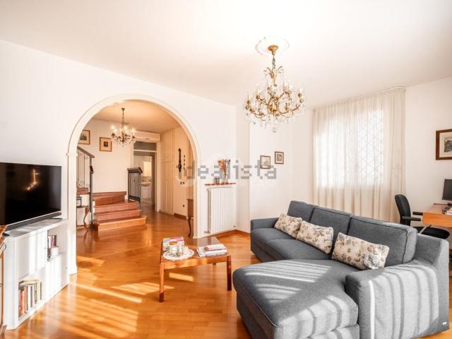 Appartamento in vendita di 156 m² in Via Alessandro Tassoni