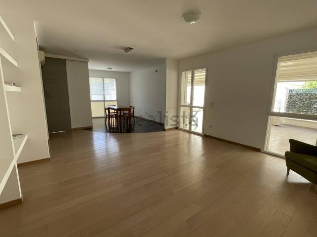Appartamento in vendita di 156 m² in Via Luca della Robbia, 10