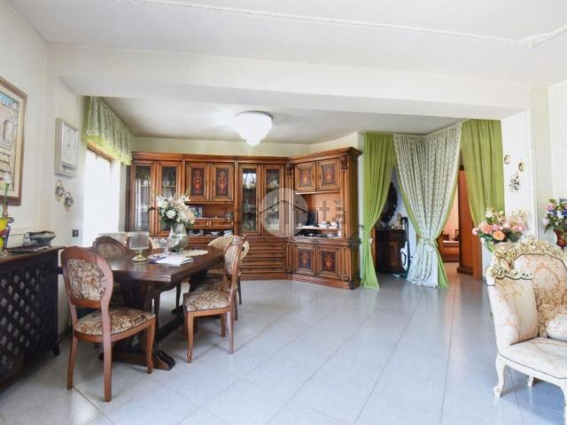 Appartamento in vendita di 156 m² in Via Salvo D&apos Acquisto, 9