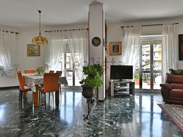 Appartamento in vendita di 156 m² in Via Pasteur