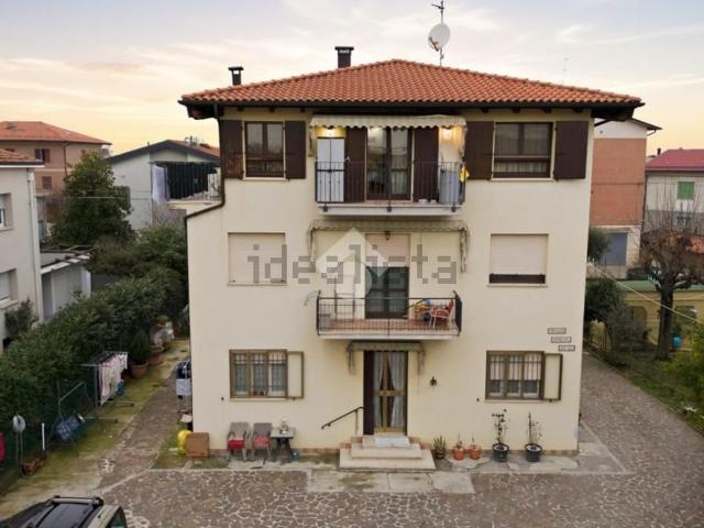 Appartamento in vendita di 156 m² in Via Radici in Piano, 229