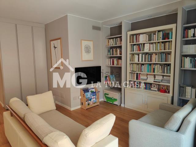 Appartamento in vendita di 156 m² in Via U. da Carpi