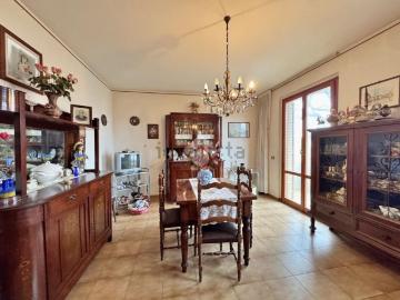 Appartamento in vendita di 156 m² in Via Zambonini, 1