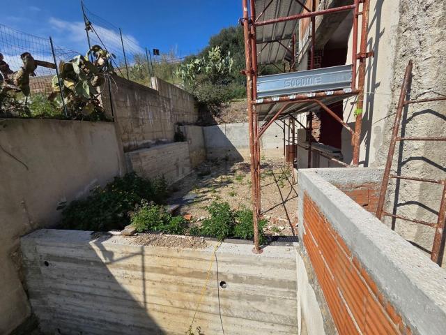 Appartamento in vendita di 156 m² in Contrada Fiumara Guardia, 4