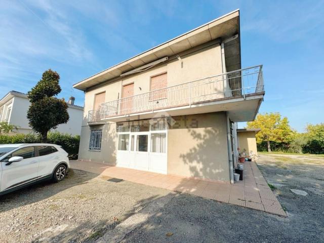 Appartamento in vendita di 156 m² in Strada della Cisa, 156