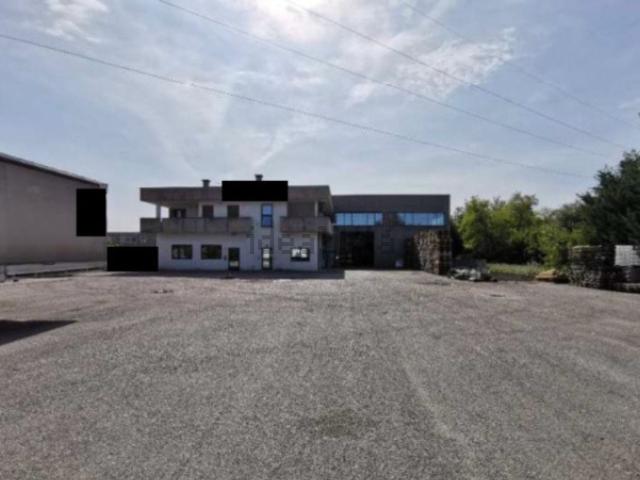 Appartamento in vendita di 1579 m² in Via Brigata Julia