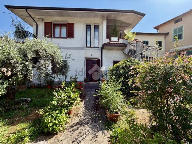 Appartamento in vendita di 193 m² in Via Circonvallazione