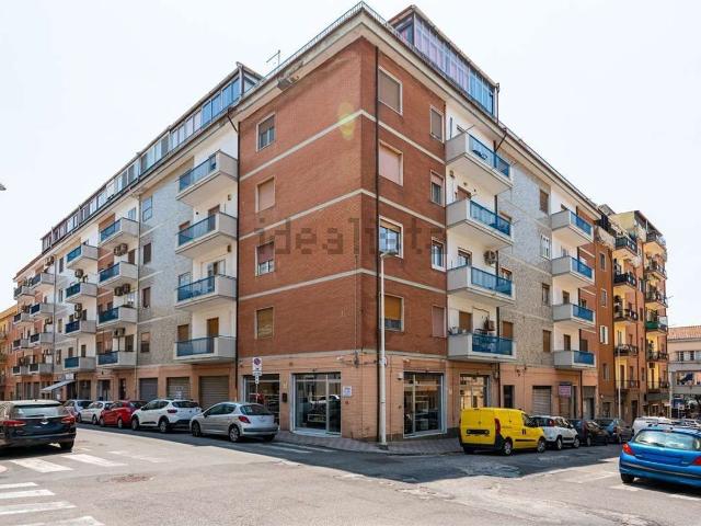 Appartamento in vendita di 157 m² in Via Anglona, 11