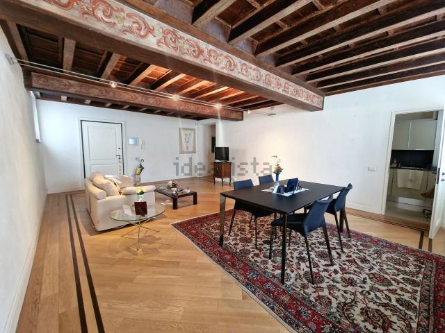 Appartamento in vendita di 157 m² in Via Giovanni Arrivabene