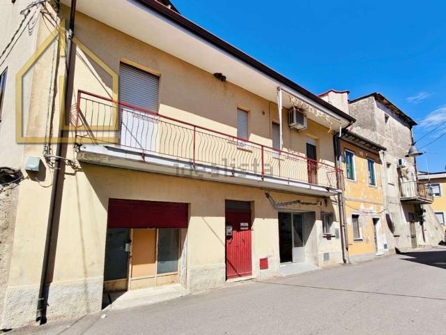 Appartamento in vendita di 157 m² in Via IV Novembre, 3