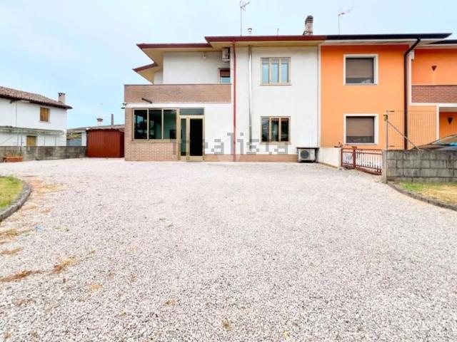 Appartamento in vendita di 157 m² in Via Marano Lagunare, 5