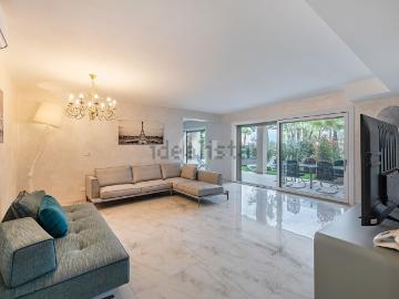 Appartamento in vendita di 157 m² in Via Mezzocolle, 19