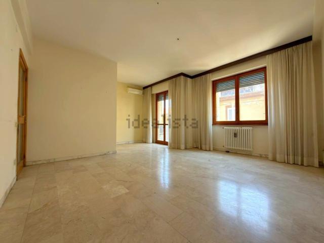 Appartamento in vendita di 157 m² in Via Nizza, 13