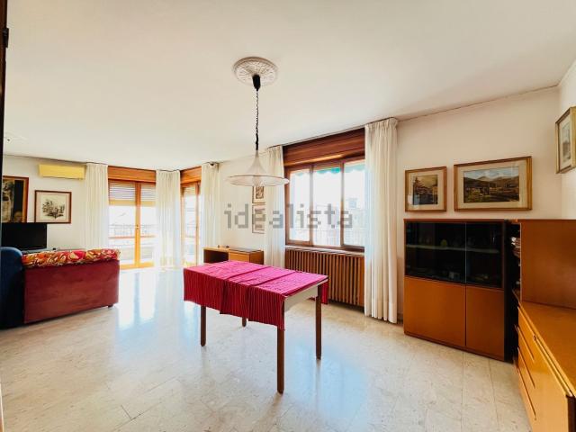 Appartamento in vendita di 157 m² in Via Pierdomenico Frattini, 43