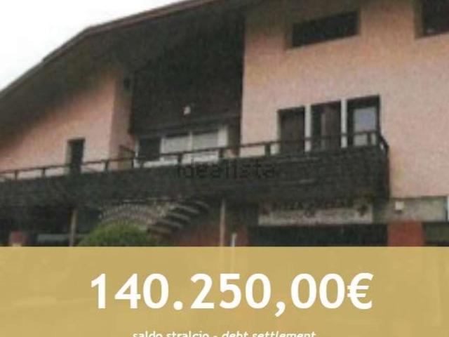 Appartamento in vendita di 158 m² in Via Giacomo Matteotti