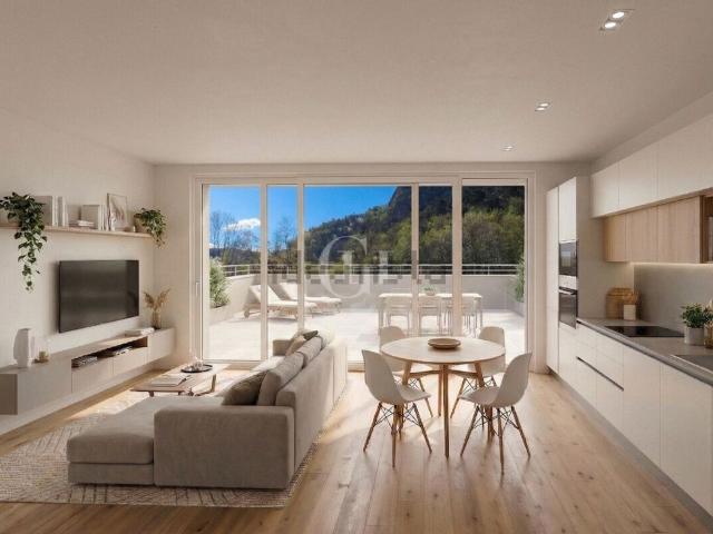 Appartamento in vendita di 158 m² in Via del Garda, 45