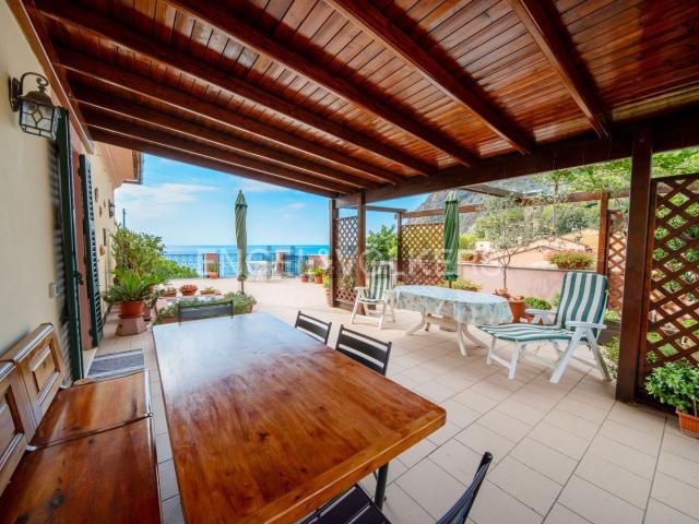 Appartamento in vendita di 158 m² in Via Fegina, 126