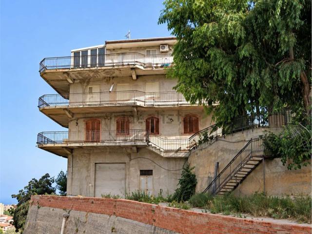 Appartamento in vendita di 158 m² in Via Serro Coniglio