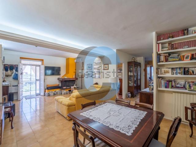 Appartamento in vendita di 158 m² in Via Roncigliano, 57
