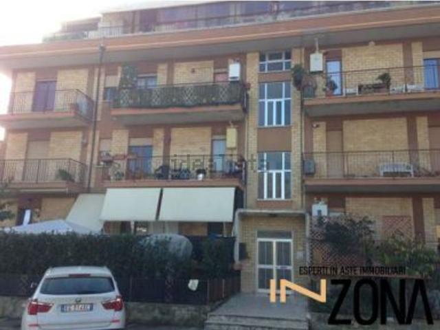Appartamento in vendita di 158 m² in Via Ugo Foscolo, 45