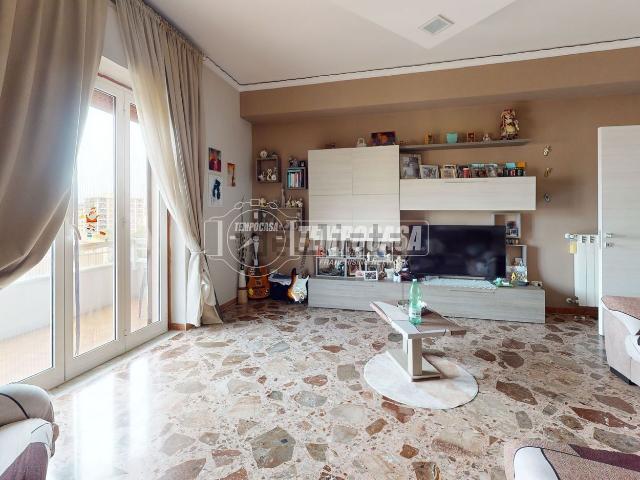 Appartamento in vendita di 159 m² in Traversa Martiri D&apos Ungheria, 14