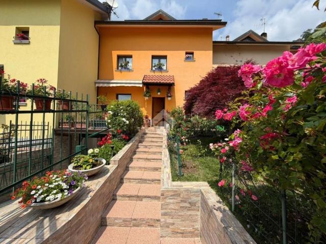 Appartamento in vendita di 159 m² in Via Caduti del Sassolungo, 8
