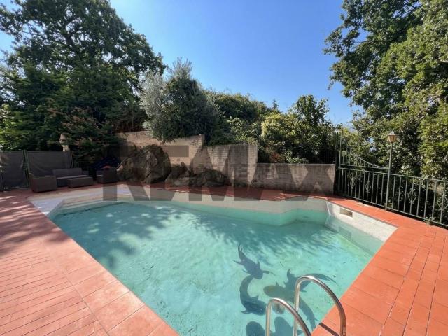 Appartamento in vendita di 159 m² in Via Cesco Martone, 43