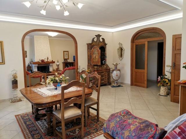 Appartamento in vendita di 159 m² in Via Cesare Battisti