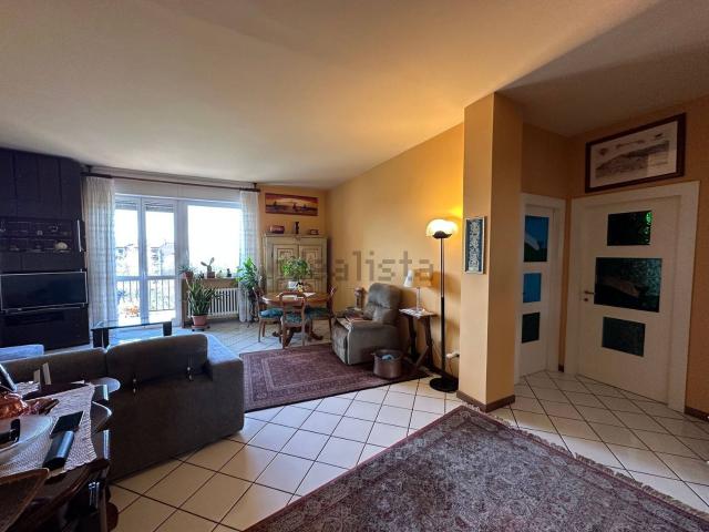 Appartamento in vendita di 159 m² in Via Giovenale Sampò, 3