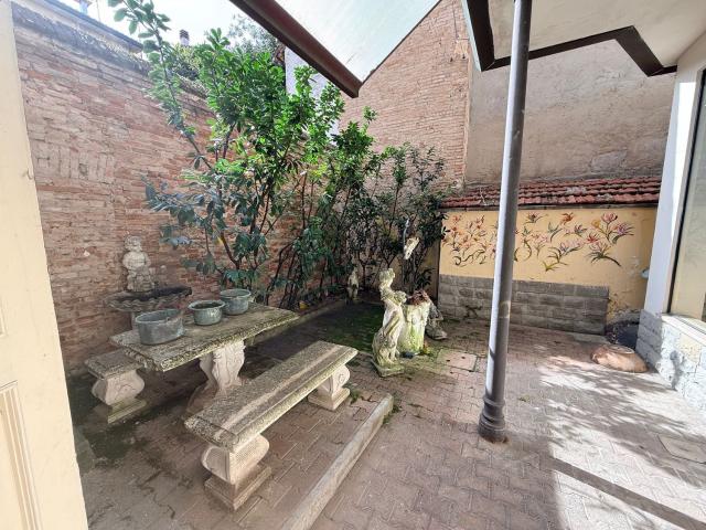 Appartamento in vendita di 159 m² in Via Felice Orsini