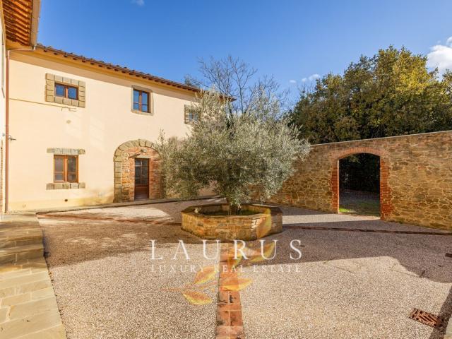 Appartamento in vendita di 159 m² in Via Montecchio Vesponi