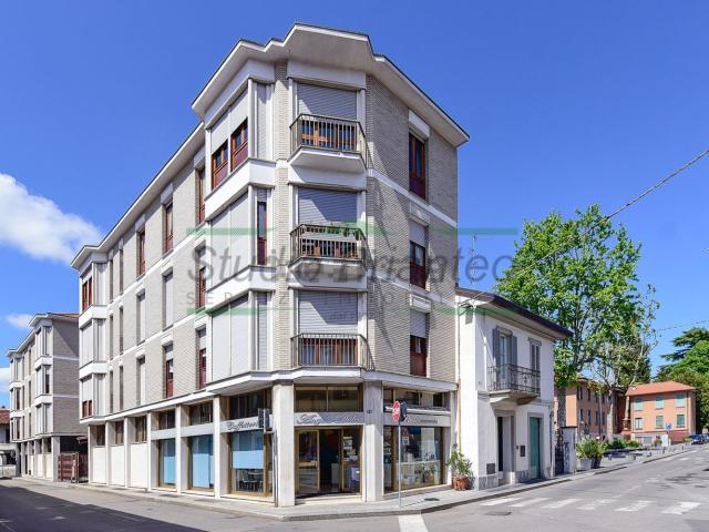Appartamento in vendita di 159 m² in Via Silvio Pellico