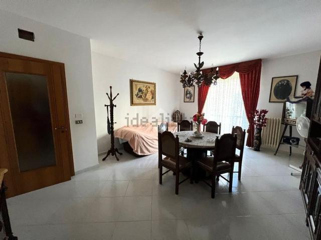 Appartamento in vendita di 160 m² in Via Capri