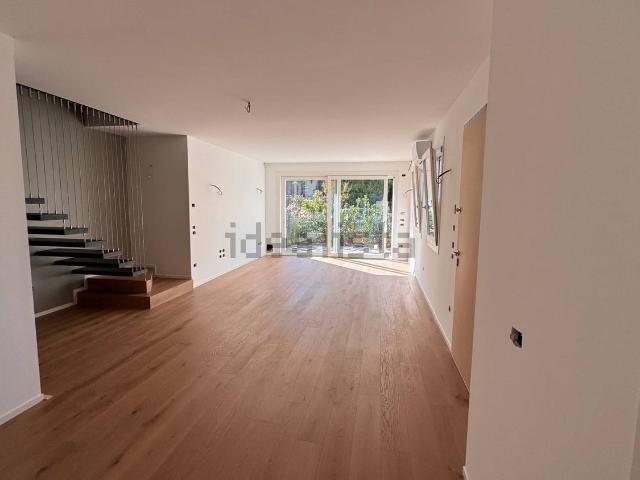 Appartamento in vendita di 160 m² in Via Cervellini