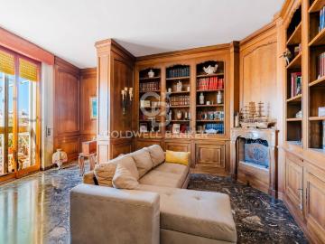 Appartamento in vendita di 160 m² in Via Cesare Battisti, 11