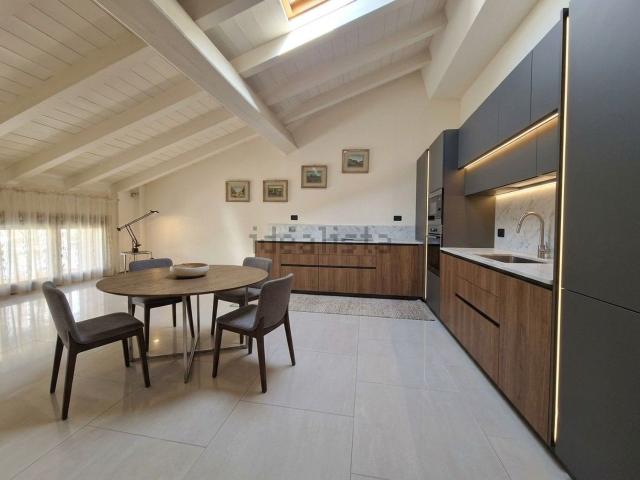 Appartamento in vendita di 160 m² in Via Cesare Battisti, 29