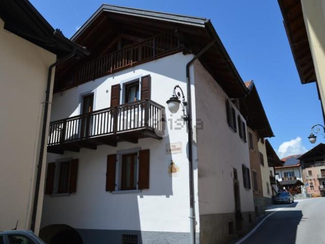 Appartamento in vendita di 160 m² in Via Cesare Battisti, 2