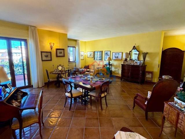 Appartamento in vendita di 160 m² in Via Claudio Giordano, 4