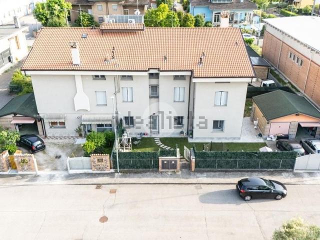 Appartamento in vendita di 160 m² in Via A. De Gasperi, 5