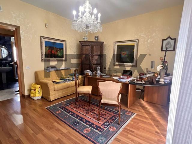 Appartamento in vendita di 160 m² in Via Amari Emerigo, 9
