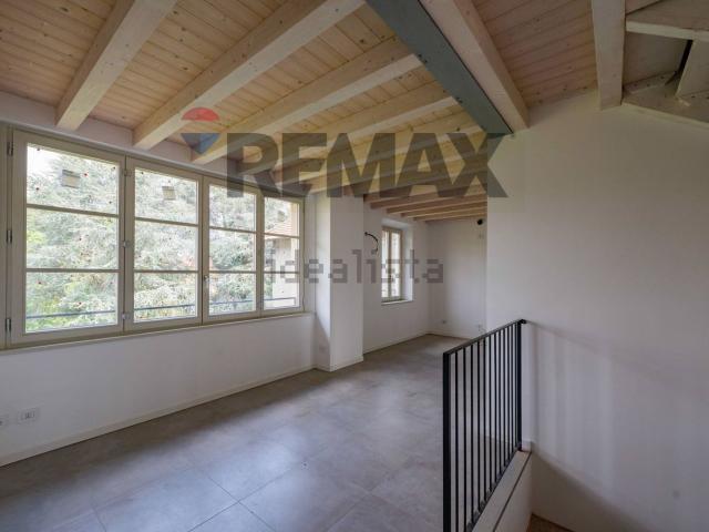 Appartamento in vendita di 160 m² in Via Antonio Locatelli, 8