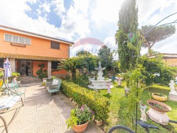Appartamento in vendita di 160 m² in Via Albegna, 14