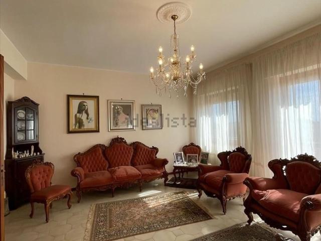 Appartamento in vendita di 160 m² in Via Alessandro Manzoni