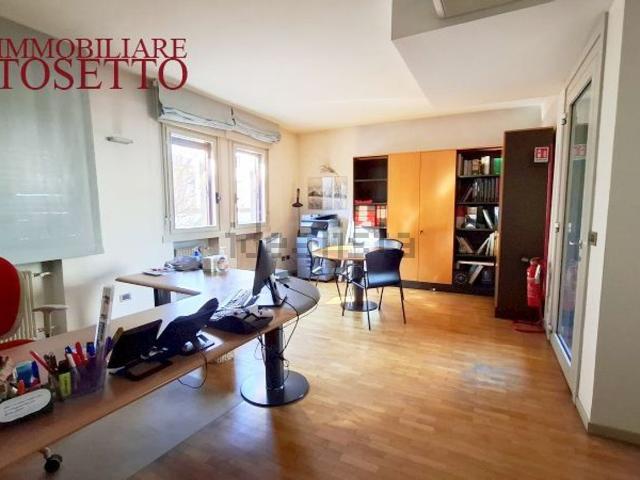 Appartamento in vendita di 160 m² in Via Battaglione Framarin