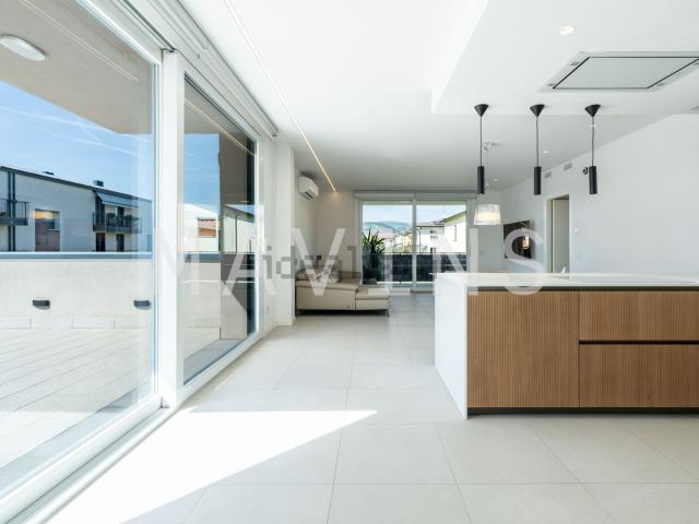 Appartamento in vendita di 160 m² in Via Barbarani Berto, 2