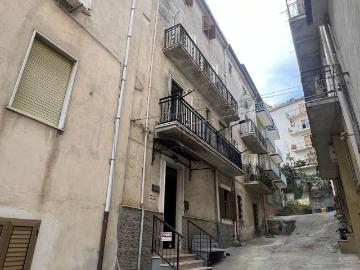 Appartamento in vendita di 160 m² in Via Bari, 3