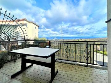 Appartamento in vendita di 160 m² in Via Belvedere