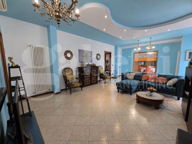 Appartamento in vendita di 160 m² in Via Gabriele D&apos Annunzio, 8